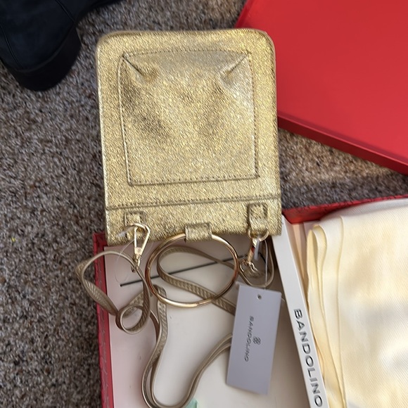 NWT Bandolino gold purse with large cream color scarf gift set - Picture 2 of 4